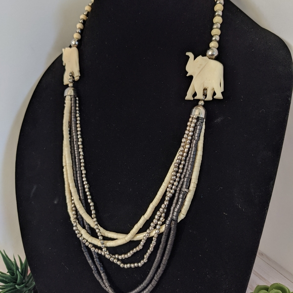 Wooden Animal Necklace - Picture 2 of 7